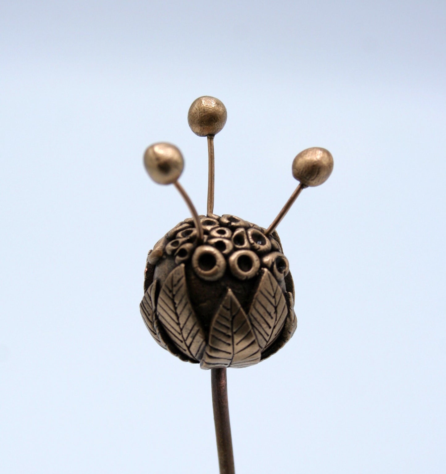 Les Botaniques - fleur en bronze "alvéoles"