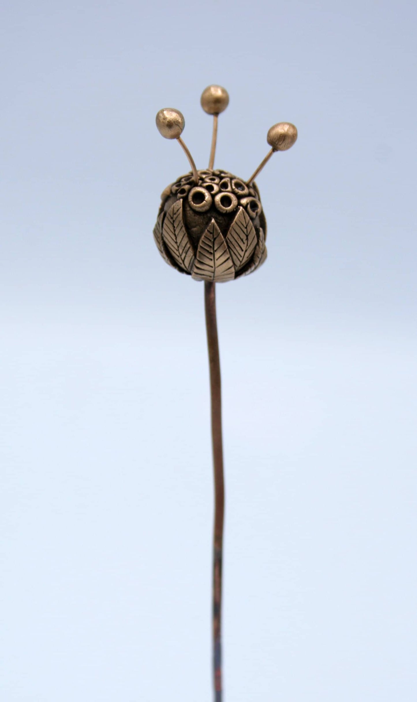 Les Botaniques - fleur en bronze "alvéoles"